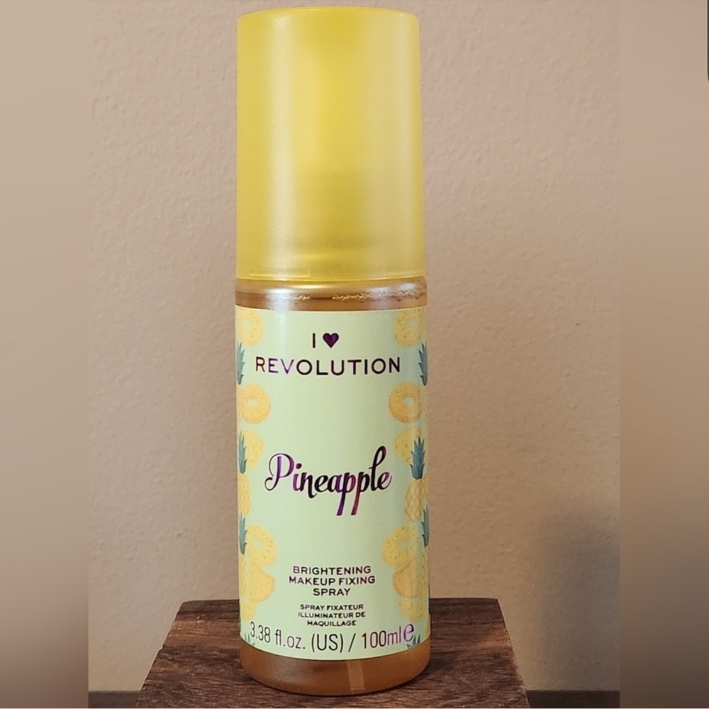 Makeup Revolution Pineapple Brightening Makeup Fixing Spray 3.38 fl oz (100 ml)